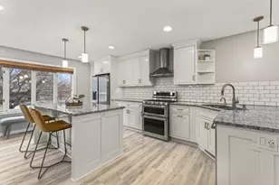 10544 Lee Dr, Eden Prairie, MN 55347 - Photo 5