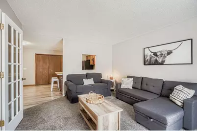 927 Pond View Court, Vadnais Heights, MN 55127 - Photo 9