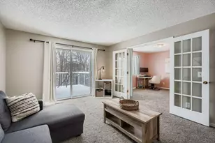 927 Pondview Ct, Vadnais Heights, MN 55127 - Photo 1