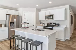 2140 Blf Hts Dr, Shakopee, MN 55379 - Photo 5