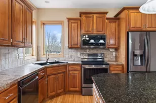 10502 Vera Cruz Dr N, Brooklyn Park, MN 55443 - Photo 25
