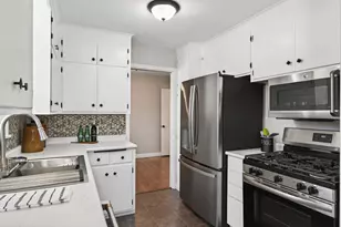 5657 Maryland Ave N, Crystal, MN 55428 - Photo 9