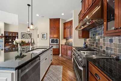 2020 Edgewood Court, Chanhassen, MN 55317 - Photo 35