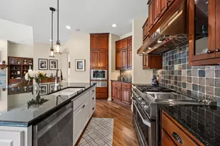 2020 Edgewood Ct, Chanhassen, MN 55317 - Photo 35