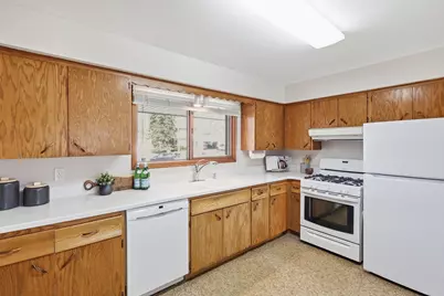 8409 32nd Place N, Crystal, MN 55427 - Photo 11