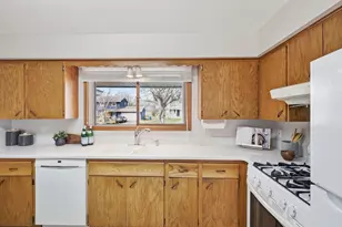 8409 32nd Pl N, Crystal, MN 55427 - Photo 9