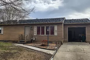 1306 Crestview Rd, Albert Lea, MN 56007 - Photo 1