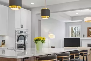 25460 Park Ln, Excelsior, MN 55331 - Photo 9