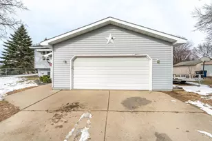 517 Springen Ave, Fergus Falls, MN 56537 - Photo 5