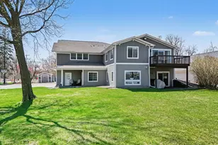 100 Peninsula Rd, Medicine Lake, MN 55441 - Photo 47