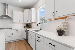 1918 Timber Ln, Carver, MN 55315 - Photo 7