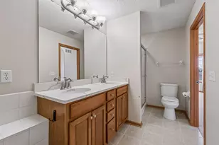 3264 Oak View Dr, Woodbury, MN 55129 - Photo 19