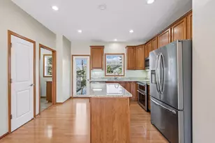 3264 Oak View Dr, Woodbury, MN 55129 - Photo 7