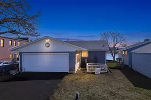 804 15th St NE, Austin, MN 55912 - Photo 1