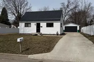 627 E South St, Litchfield, MN 55355 - Photo 1
