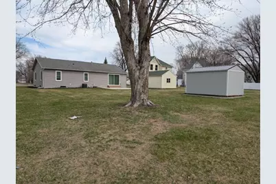 400 9th Street SW, Wells, MN 56097 - Photo 5