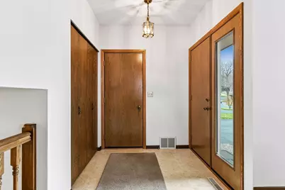 8706 Westwind Circle, Eden Prairie, MN 55344 - Photo 5