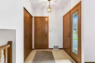 8706 Westwind Cir, Eden Prairie, MN 55344 - Photo 5