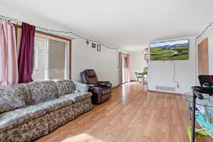 1561 Clarence St, Saint Paul, MN 55106 - Photo 3