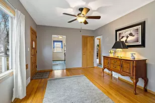 895 Hoyt Ave W, Saint Paul, MN 55117 - Photo 3