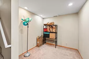 2111 Fremont Ave E, Saint Paul, MN 55119 - Photo 15