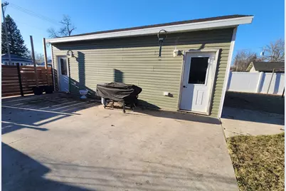 515 5th Avenue SW, Pipestone, MN 56164 - Photo 5