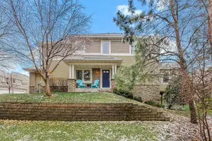 586 Sutherland Dr, Woodbury, MN 55129 - Photo 3