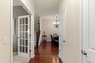 586 Sutherland Dr, Woodbury, MN 55129 - Photo 5