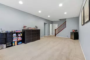 586 Sutherland Dr, Woodbury, MN 55129 - Photo 33