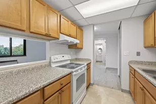 1181 Edgcumbe Rd, Saint Paul, MN 55105 - Photo 3