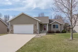 200 Foxfire Dr, Mankato, MN 56001 - Photo 1