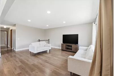 8212 Vincent Avenue N, Brooklyn Park, MN 55444 - Photo 7