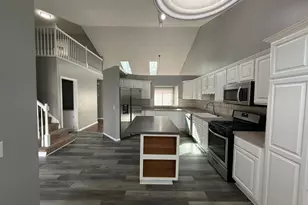 9113 Medley Cir, Golden Valley, MN 55427 - Photo 3