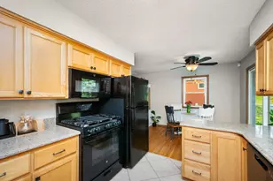 7000 Hill Pl N, Crystal, MN 55427 - Photo 9