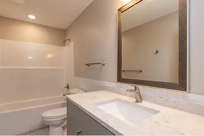 1106 Hawthorne Avenue E, Saint Paul, MN 55106 - Photo 9