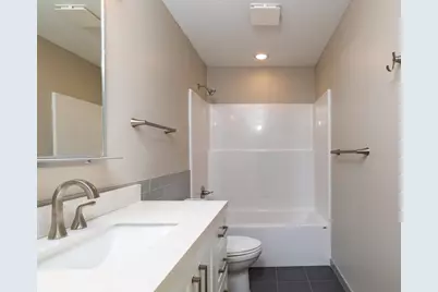 1106 Hawthorne Avenue E, Saint Paul, MN 55106 - Photo 11