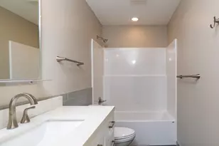 1106 Hawthorne Ave E, Saint Paul, MN 55106 - Photo 11