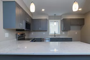 1106 Hawthorne Ave E, Saint Paul, MN 55106 - Photo 5