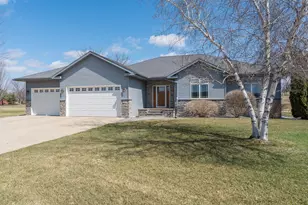 125 Kenna Dr, Le Sueur, MN 56058 - Photo 3