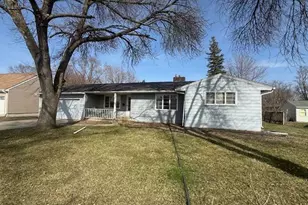 115 McPhail Dr, Redwood Falls, MN 56283 - Photo 1