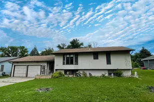 605 N 13th St, Mountain Lake, MN 56159 - Photo 1