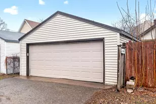 1369 Hewitt Ave, Saint Paul, MN 55104 - Photo 17
