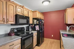 1528 Shorehaven Ct, Menomonie, WI 54751 - Photo 7