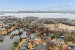 1528 Shorehaven Ct, Menomonie, WI 54751 - Photo 27