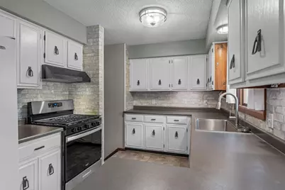 16320 Saint Marys Drive S, Saint Mary's Point, MN 55043 - Photo 9