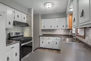 16320 Saint Marys Dr S, Saint Mary's Point, MN 55043 - Photo 9