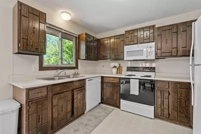 6605 Chesshire Lane N, Maple Grove, MN 55311 - Photo 5