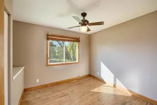 8106 Dakota Ln, Chanhassen, MN 55317 - Photo 9