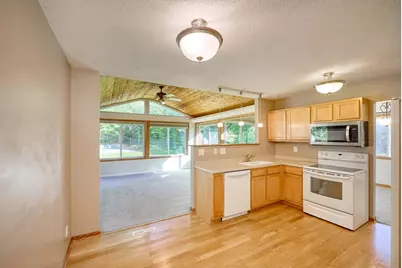 8106 Dakota Lane, Chanhassen, MN 55317 - Photo 7