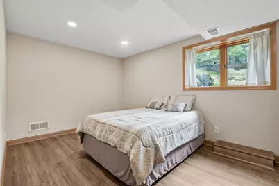 8524 Park Knoll Circle, Bloomington, MN 55438 - Photo 17